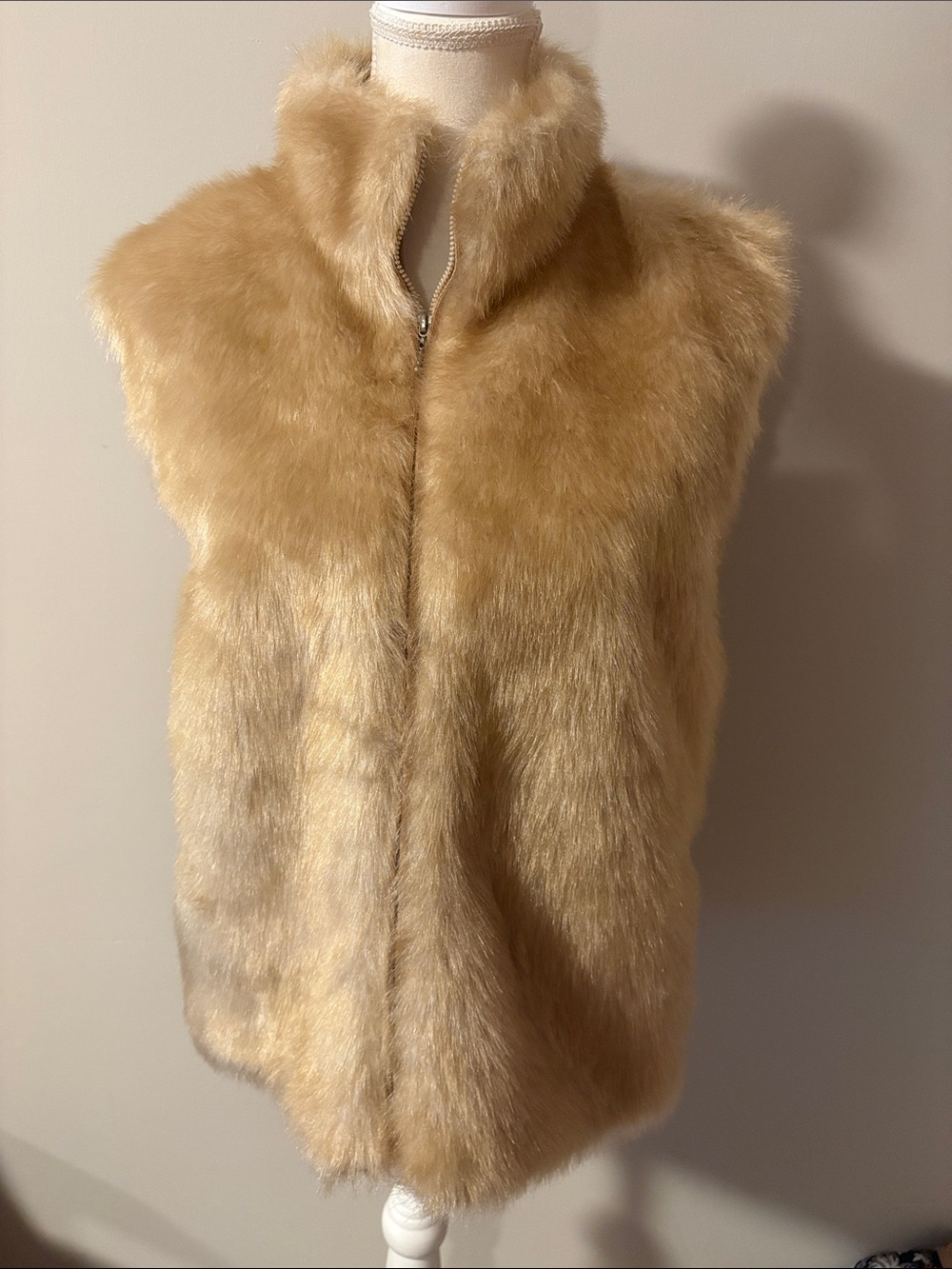 VTG Kikit Faux Fur Vest in Golden Beige. Size XL